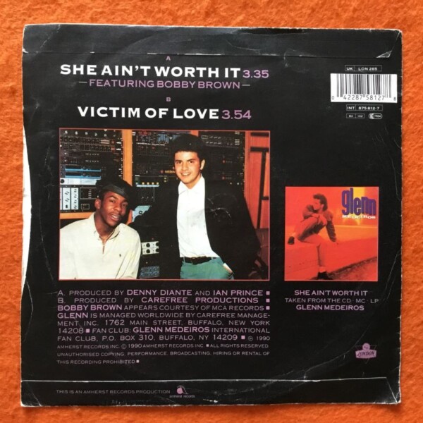 Glenn Medeiros & Bobby Brown- She Ain't Worth It - London Records 7" 1990 - Image 2